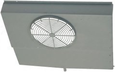 Kondensatschacht COLDLINE, gro Plastikpanel mat rondem Ventilatorgitter a Montagelächer um Rand