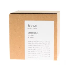 Taza para cappuccino Aoomi Mess Mug 05 con capacidad de 170 ml en diseño minimalista.