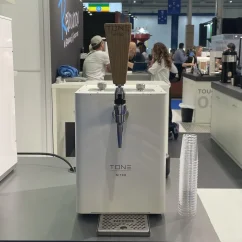 Ausschankgerät Tone Swiss Nitro für Nitro und Cold Brew, funktioniert mit einer Spannung von 220 V.
