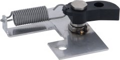 Metallsperrklinke (mat Fieder, fir M15-Ausrüstung) mat enger opgerullter Fieder an engem schwaarze Plastik-Bedienungserhéngung op enger gelochter Montageplack.
