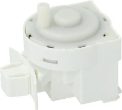 Drockschalter (Pressostat) an engem wäisse Plastikgehäus a quadratescher Form.