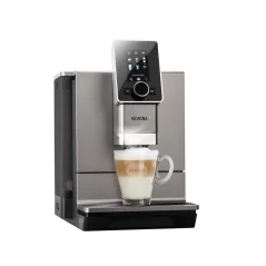 Latte lavet med Nivona NICR 930 kaffemaskine til hjemmebrug
