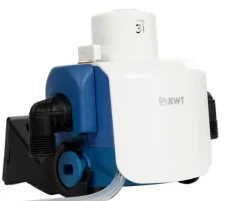 Profile view of a BWT Besthead Flex filter head attached to a water filtration tank