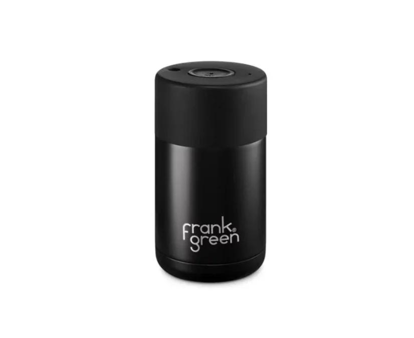 Frank Green Ceramic Black thermal mug with a capacity of 295 ml and double-wall insulation keeps beverages warm for longer.