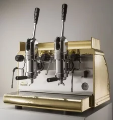 Profesionálny pákový kávovar Victoria Arduino Athena Leva 2GR, ideálny pre použitie v cukrárňach.