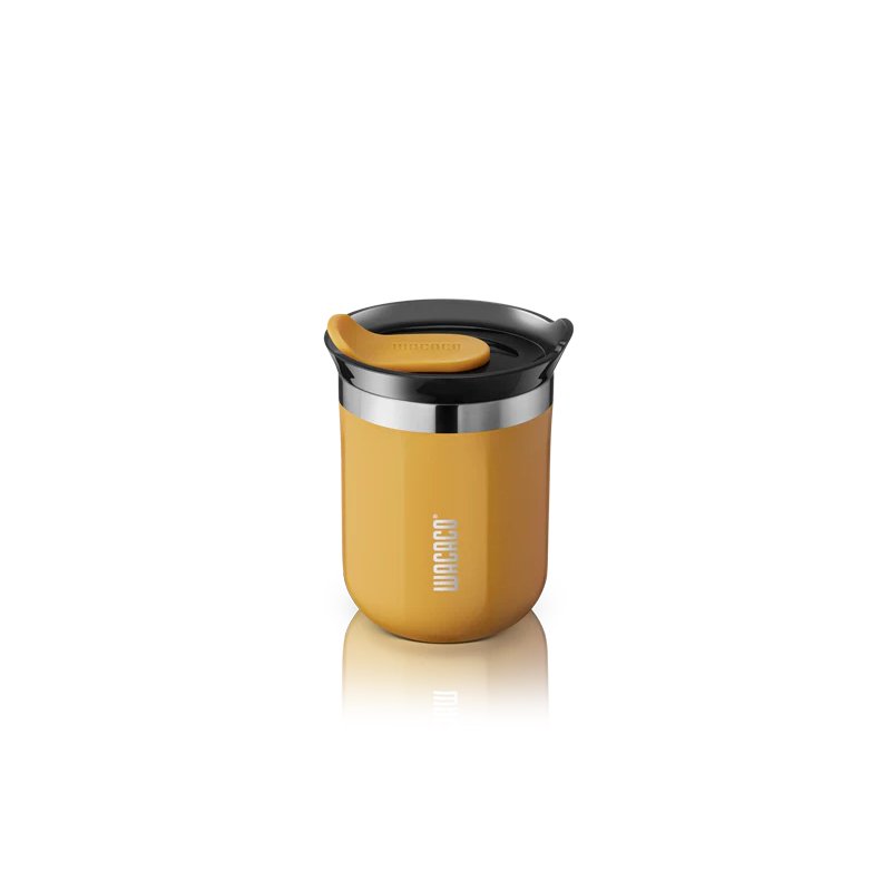 Mug de voyage isotherme Wacaco Octaroma Classico en couleur jaune. Capacité de 180 ml.