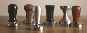 Tamper na espresso: aké sú druhy a ako funguje?