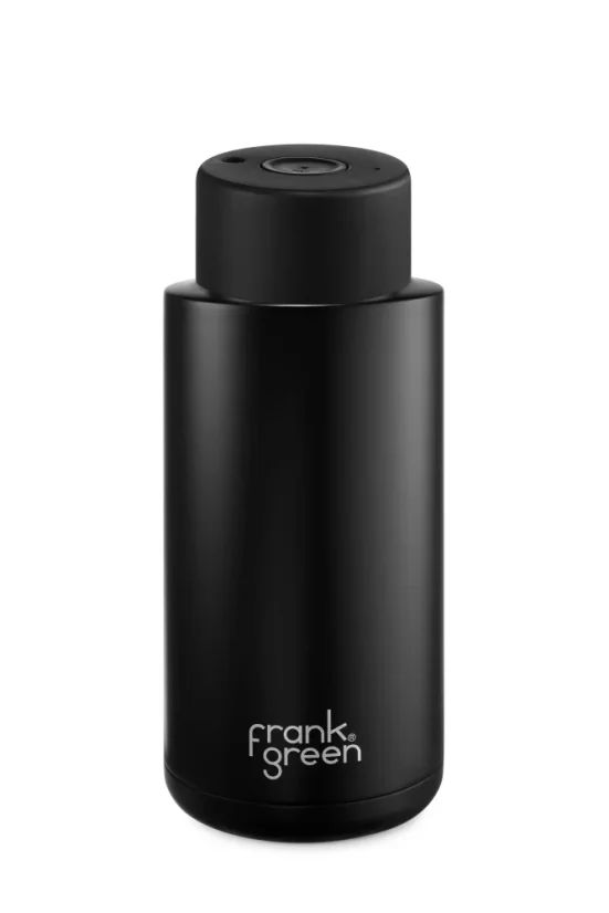 Black ceramic Frank Green travel mug with a capacity of 1000 ml, ideal for traveling.
