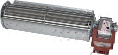 Tangential-Ventilator mat engem laange zylindresche geriptte Kierper an engem säitlech ugebaute Elektromotor.