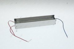 Tangential Heizelement, eng Metall-rechteckeg Këscht mat enger Heizspiral bannendran an engem rouden a bloe Draht.