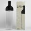 Originalverpackung der schwarzen Hario Filter-In Flasche. Volumen 750 ml.