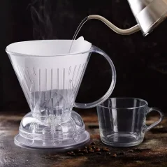 Átlátszó, 530 ml űrtartalmú, Clever dripper L műanyag kávéfőző, mely akár 3 csésze kávé elkészítésére is alkalmas. Átlátszó, 530 ml űrtartalmú, Clever dripper L műanyag kávéfőző, mely akár 3 csésze kávé elkészítésére is alkalmas.