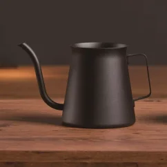 Hario Kasuya Mini Drip konvice 500 ml černá