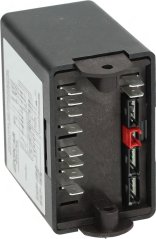 Schwaarz Kontrolunit mat enger Rei Pin-Steckverbinder an engem roude Schalter Schwaarz Kontrolunit mat enger Rei Pin-Steckverbinder an engem roude Schalter