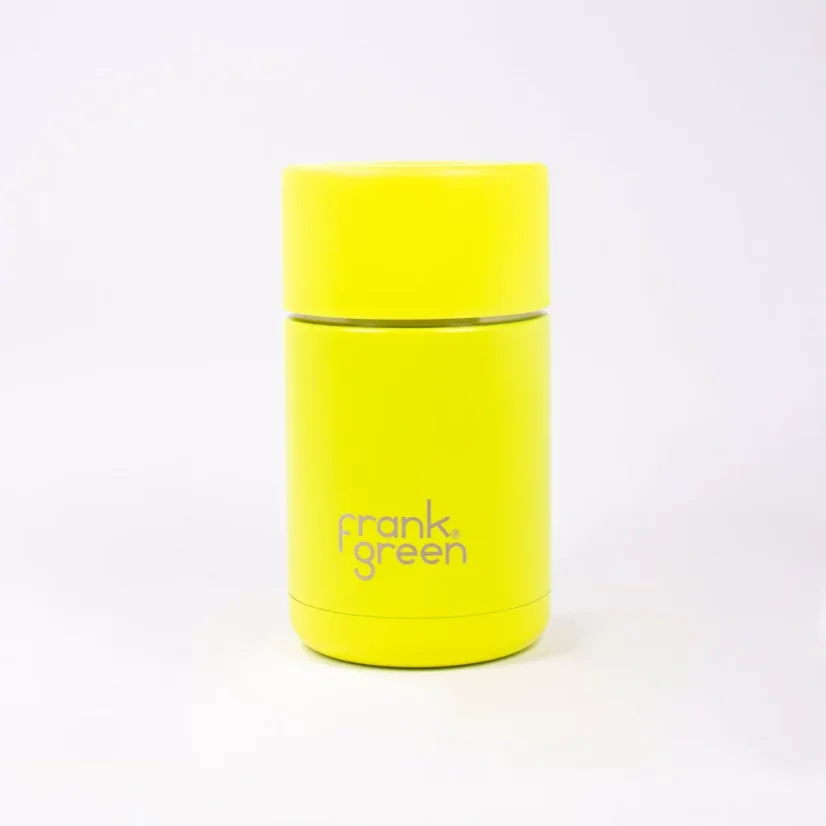 Frank Green Ceramic Neon Yellow stainless steel travel mug with a capacity of 295 ml, ideal for traveling.