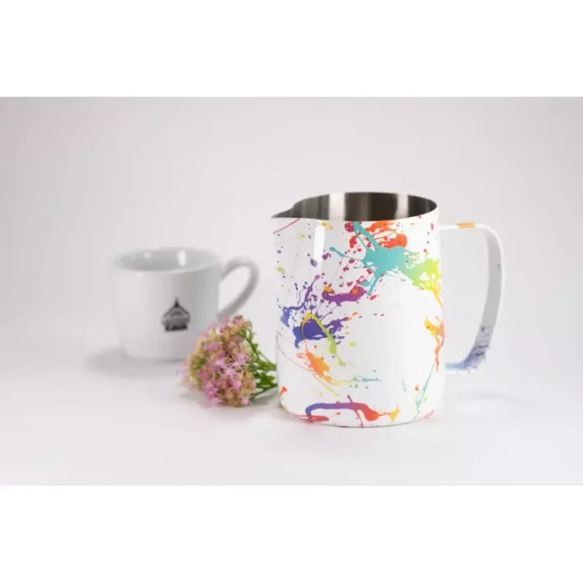 Combinaison colorée pour mousser le lait