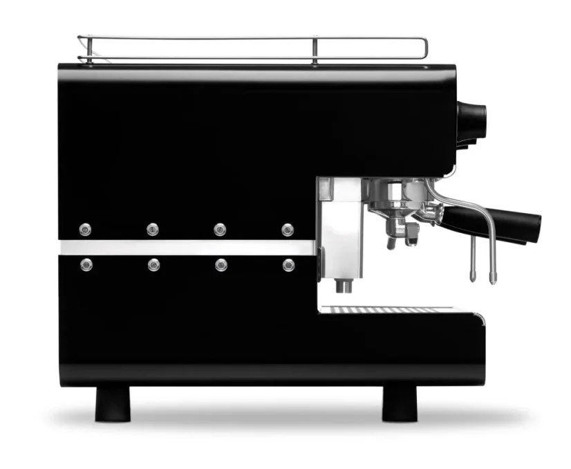 Side view of the professional lever espresso machine IB7 Standard 1 group in black finish.