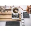 Les balances numériques Acaia Pearl en blanc sont idéales pour préparer des boissons à base de café avec des méthodes alternatives.