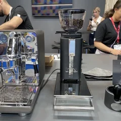 Espressomühle ECM C-Manuale 54 in Anthrazitfarbe, ideal für die Zubereitung von Espresso.