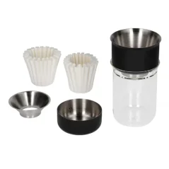 Fekete Fellow Stagg X Pour-Over Set, amely alkalmas filterezett kávé készítésére. Fekete Fellow Stagg X Pour-Over Set, amely alkalmas filterezett kávé készítésére.