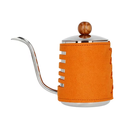 Orange Kanne mit Schwanenhals Barista Space Pour-Over mit einem Fassungsvermögen von 550 ml, ideal für die Zubereitung von Kaffee durch Übergießen.