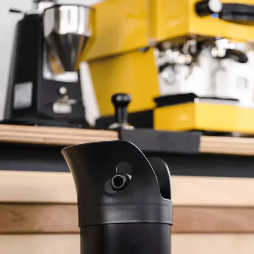 Odklepávač na portafilter čierny Rhinowares Thumpa