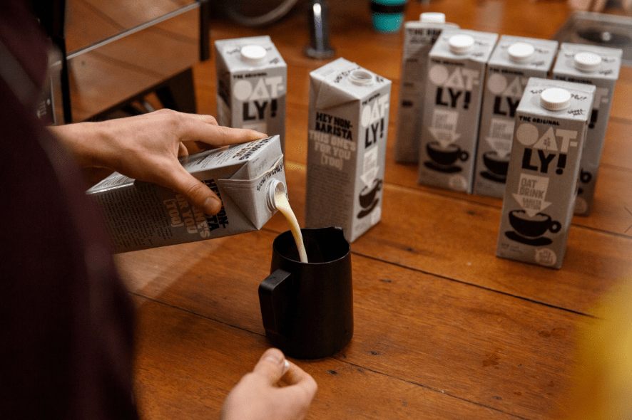 Hafermilch im Kaffee wozu ist sie besser und wie kann man sie verwenden? Green
