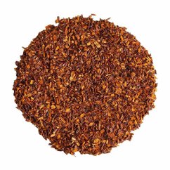 Té natural de Rooibos en un fondo blanco, vista desde arriba