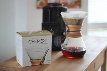 Hvad er forskellen på filtreret kaffe, der er tilberedt gennem et kaffefilter af stof, metal eller papir?