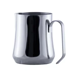 Elegantā piena krūze Motta Aurora ar 350 ml tilpumu matētā izpildījumā perfektai piena saputošanai.
