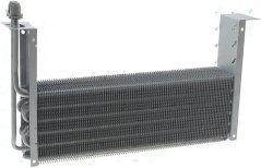 Lamellenverdamper mat décht Metallrippen, Kupferréieren an enger Montagehalterung op der Säit