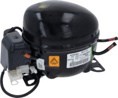 Kompressor Embraco EMC3119U, schwaarzt hermetescht Gehäus mat engem Relais, engem Konnektor an engem Warndräieck fir brennbare Gas. Kompressor Embraco EMC3119U, schwaarzt hermetescht Gehäus mat engem Relais, engem Konnektor an engem Warndräieck fir brennbare Gas.