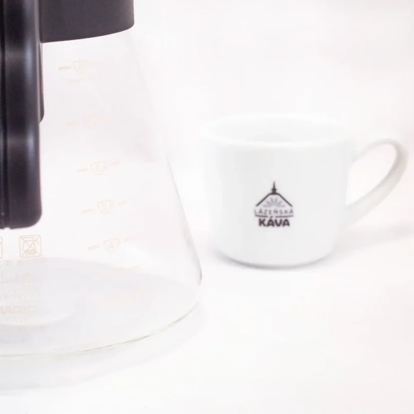 Kanvička na kávu Hario V60-03 s objemom 1000 ml, ideálna pre prípravu filtrovanej kávy.