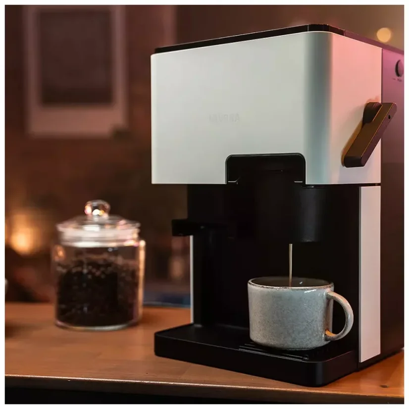Automatic coffee machine Nivona Cube 4102 with an automatic cleaning system simplifies the preparation of your favourite coffee beverages.