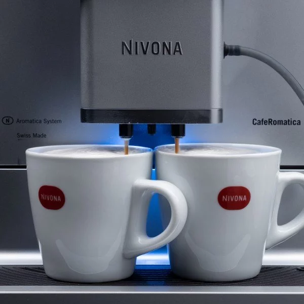 Machine à café Nivona NICR 970, célèbre pour son fonctionnement silencieux, dans la catégorie des machines à café automatiques domestiques.