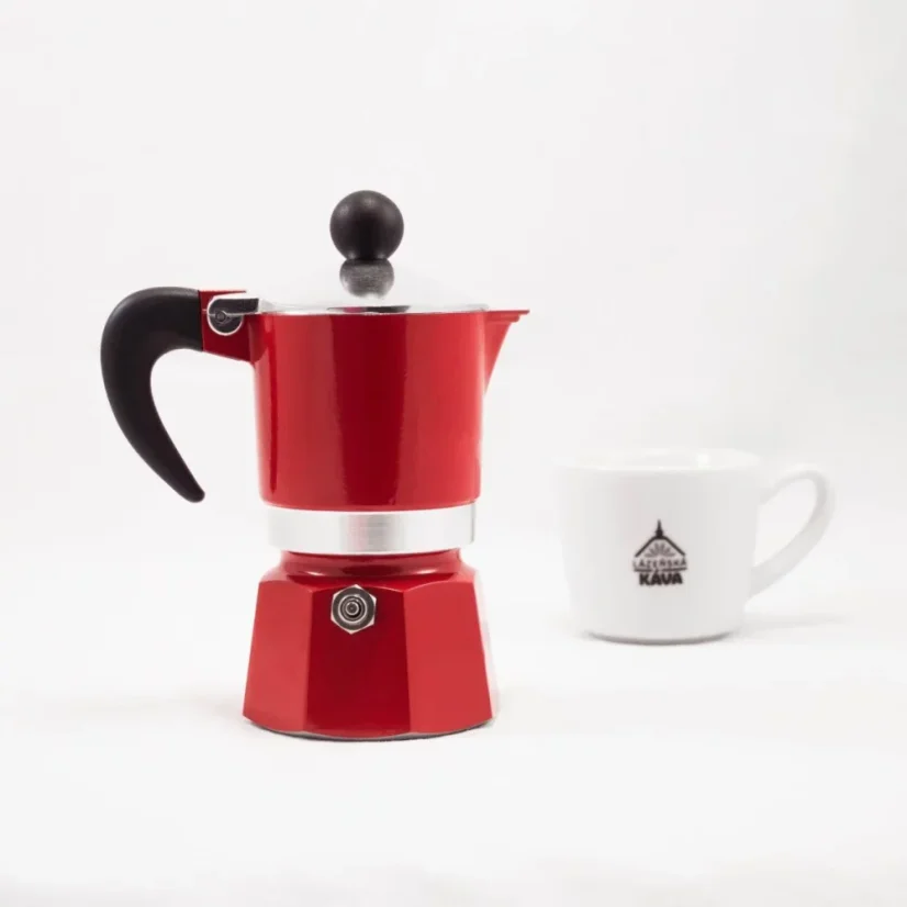 Moka Kanne Bialetti Rainbow 1 in Rot von hinten mit Kaffee.