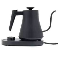 Hervidor de agua Flair Cafe Kettle con una capacidad de 800 ml ofrece un calentamiento eléctrico eficiente, ideal para preparar bebidas calientes.