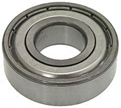 Kugellager mat Metallofdeckungen op béiden Säiten, vun uewen gekuckt. Kugellager mat Metallofdeckungen op béiden Säiten, vun uewen gekuckt.