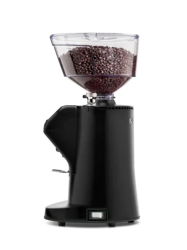 Espressový mlynček Nuova Simonelli MDXS CORE v čiernej farbe, ideálny na použitie v cukrárňach.