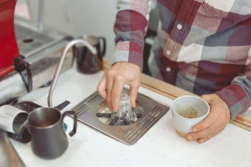 Wéi vereinfachen d'Mëllechbecher wäschen?