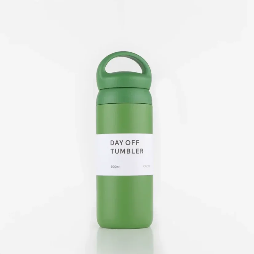 The Kinto Day Off thermos with a capacity of 500 ml in green is the perfect choice for keeping your favourite drinks at the right temperature while on the go.
