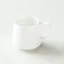 Biely origami hrnček na kávu alebo čaj s objemom 320 ml.