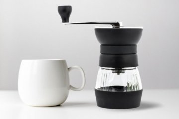Manuálny mlynček na kávu Hario Skerton Pro [recenzia]