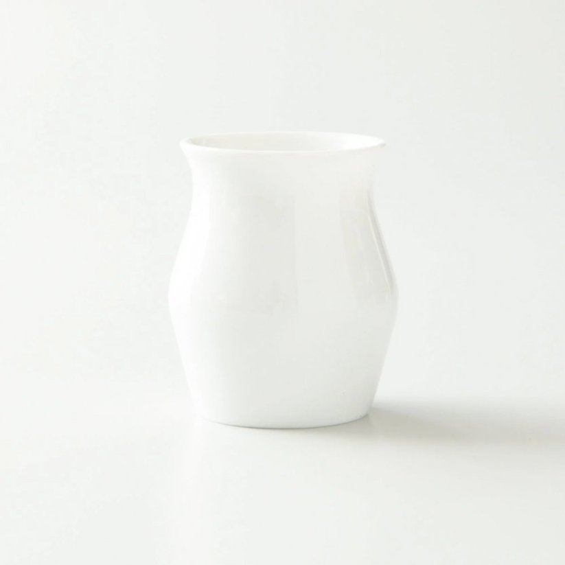 Tasse sensorielle blanche en porcelaine par Origami.
