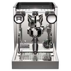 Macchina per caffè espresso manuale Rocket Espresso Appartamento TCA vista frontalmente.