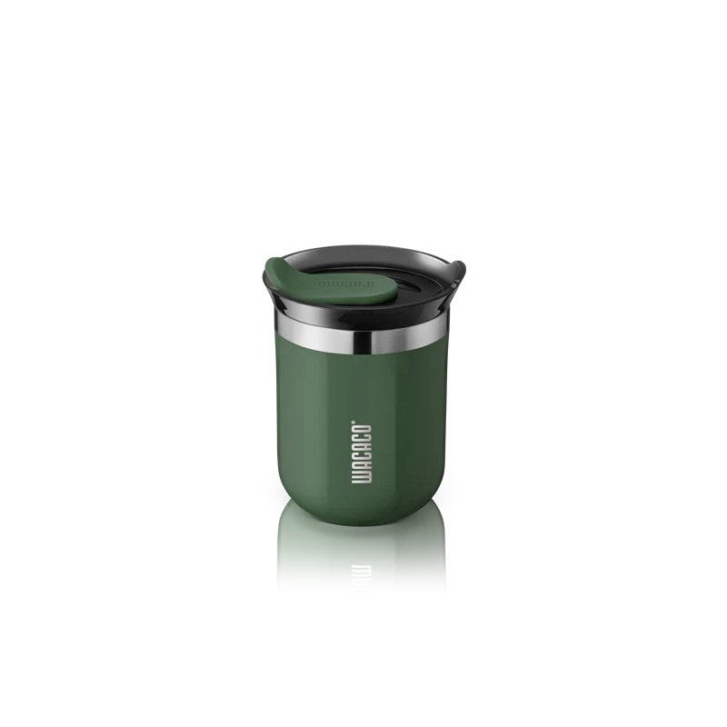 Cestovný termohrnček Wacaco Octaroma Classico v zelenej farbe. Objem 180 ml.
