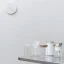 L'Coffee Maker en verre Hario en finition blanche est un élégant filtre à café en acier inoxydable qui offre une excellente expérience de préparation du café.