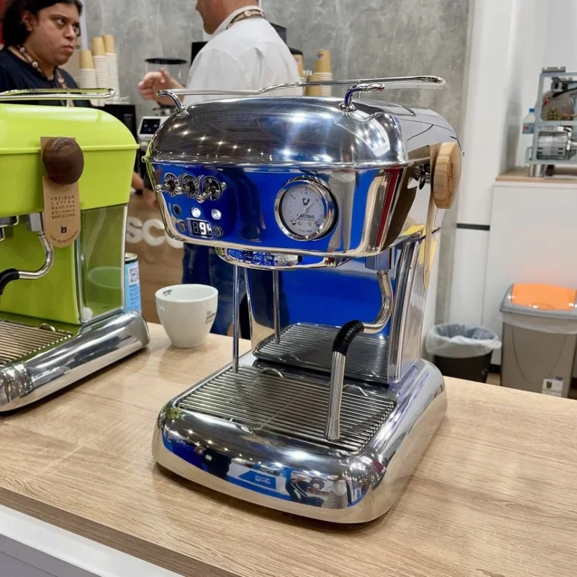 Cafetera espresso Ascaso Dream PID en aluminio pulido con una presión de 9 bares.