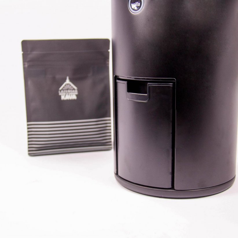 Wilfa Uniform WSFBS-100B Materiál mlecieho kameňa : oceľ s kúpeľnou kávou.