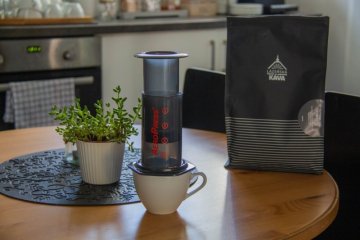 Doheem wéi an engem Café oder doheem Café mat Aeropress